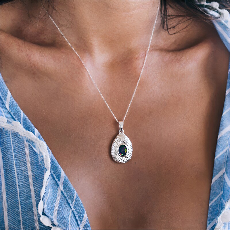 Pendentif en argent et Opale Mezezo (SAELOCANA)