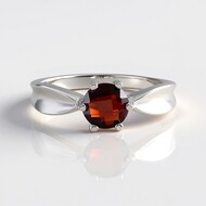 Anillo en plata con Granate de Mozambique