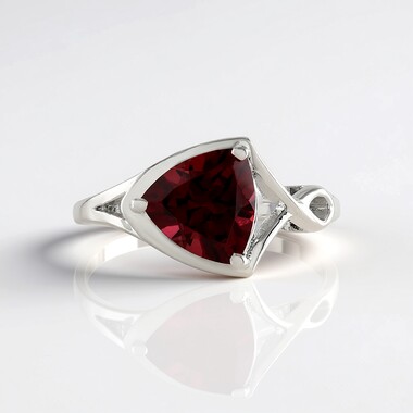 Anillo en plata con Granate de Mozambique