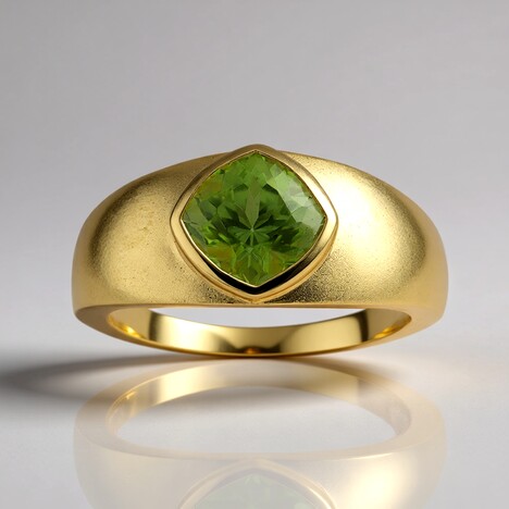 Anello in oro con Peridoto Wagogo