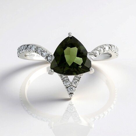 Anello in argento con Moldavite