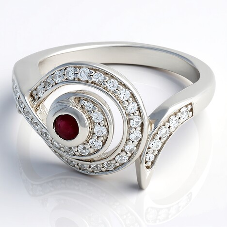 Anello in argento con Rubino del Madagascar