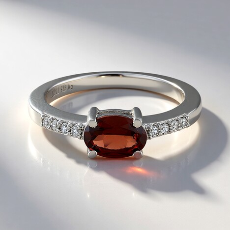 Anello in argento con Granato d’India