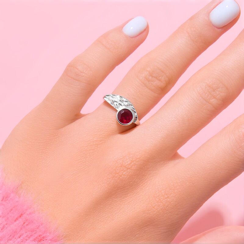 Anillo en plata con Rubí de Madagascar (de Melo Essence)