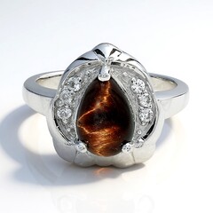 Anello in argento con Occhio di Tigre Rosso