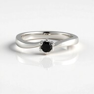 Anillo en plata con Diamante negro