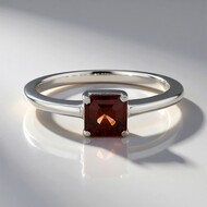 Anillo en plata con Zircón rosado