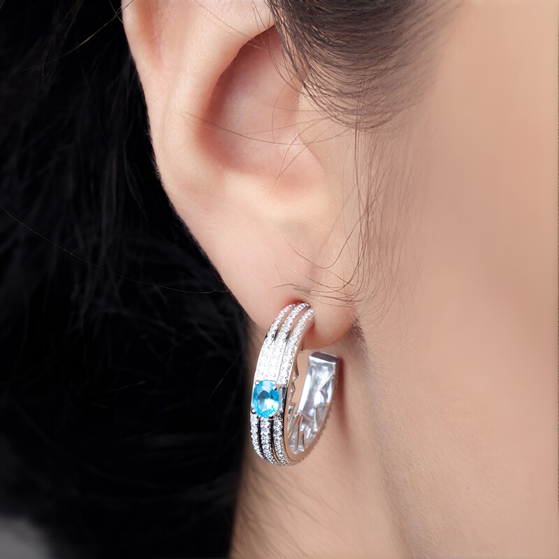 Zilveren oorbellen met Ratanakiri zirkonen (de Melo Essence)