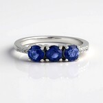 Anello in argento con Cianite del Nepal
