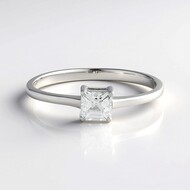 Anillo en plata con Zircón