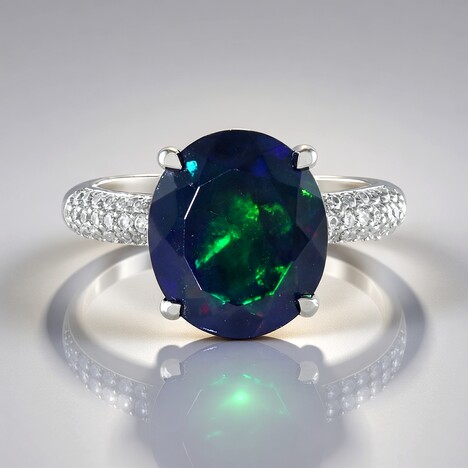 Anello in argento con Opale Mezezo