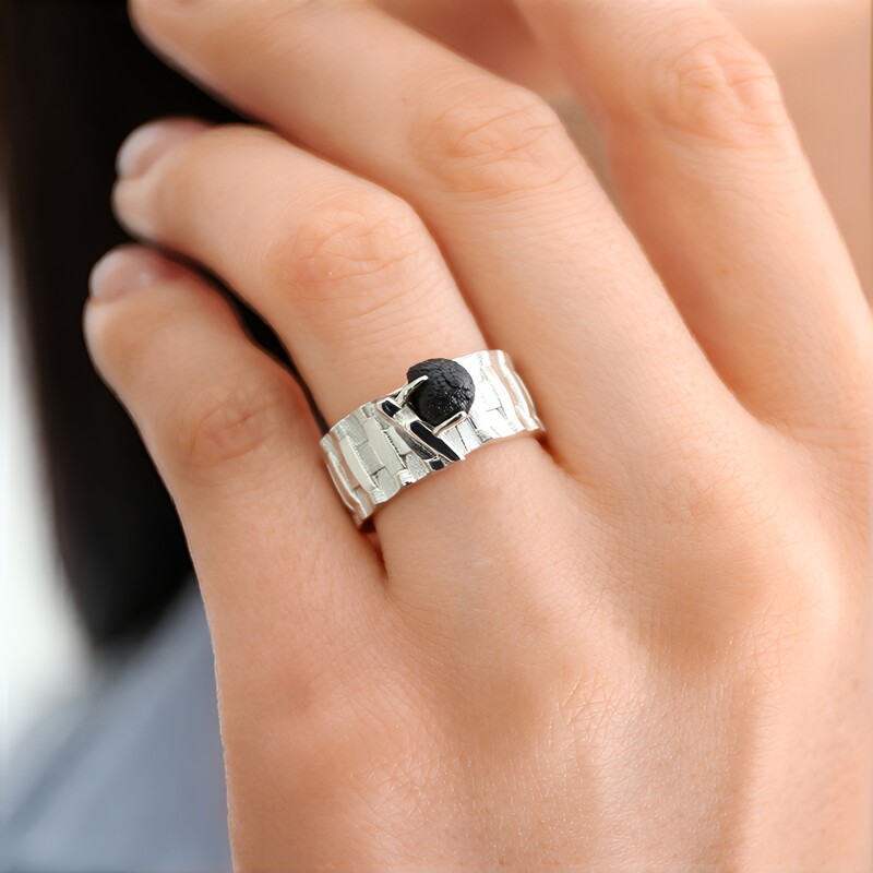 Zilveren ring met een Zilveren Diamant (MONOSONO COLLECTION)