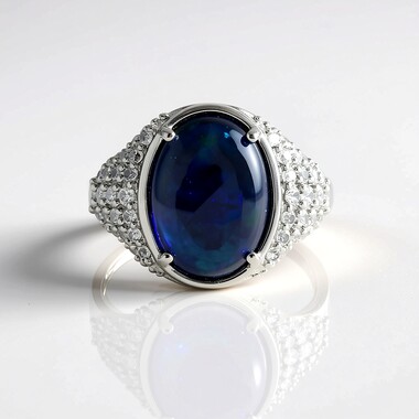 Anello in argento con Opale Mezezo (Adela Silber)