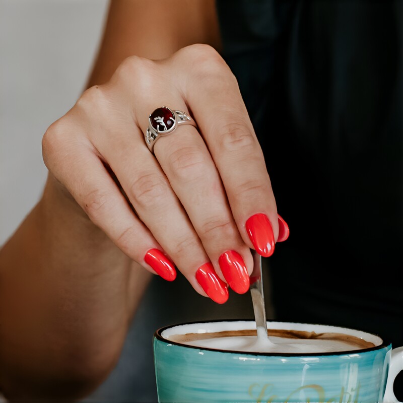 Zilveren ring met een hessoniet granaat