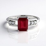 Anello in argento con Rubino Bemainty