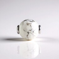 Colgante en plata con Howlita (MONOSONO COLLECTION)