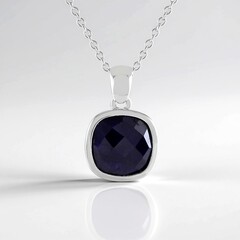 Collana in argento con Corindone color zaffiro