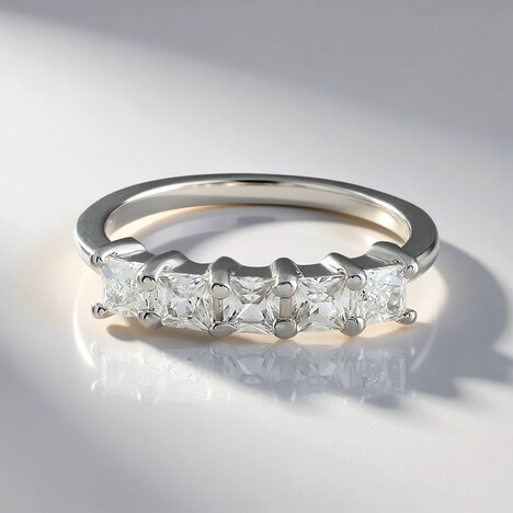 Anello in argento con Zircone