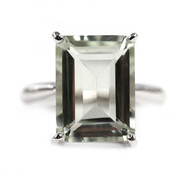 Zilveren ring met een groene amethist