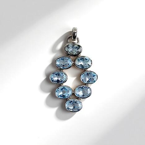 Ciondolo in argento con Topazio Blu