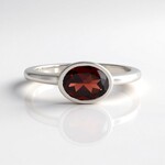 Anello in argento con Granato d’India