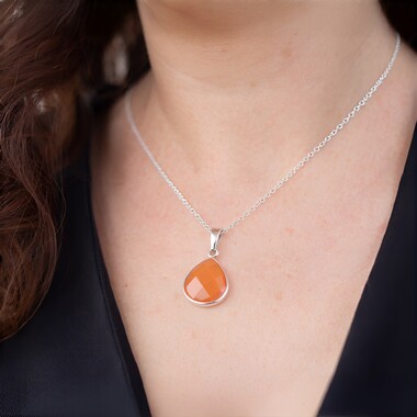 Collier en argent et Pierre de lune pêche