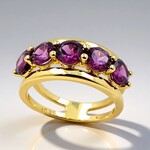 Anello in oro con Granato Magenta (de Melo)