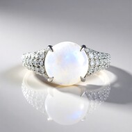 Anillo en plata con Piedra de Luna arcoíris