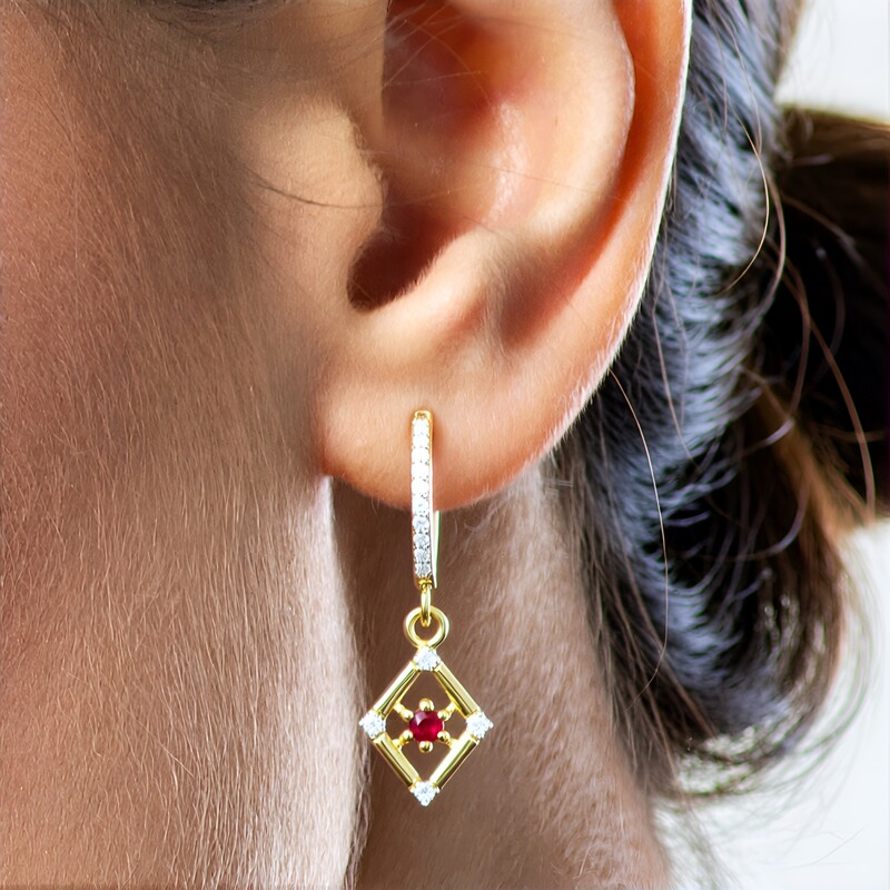 Pendientes en oro con Berilo rojo