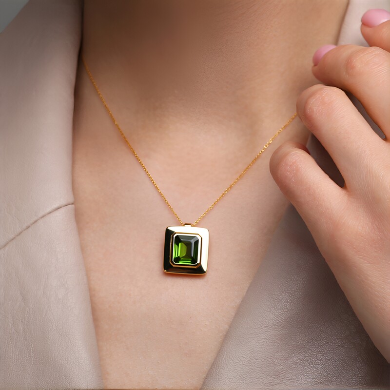 Ciondolo in oro con Peridoto (Adela Gold)