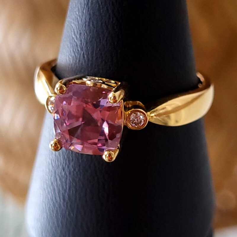 Anillo en oro con Diáspora rosa (AMAYANI)