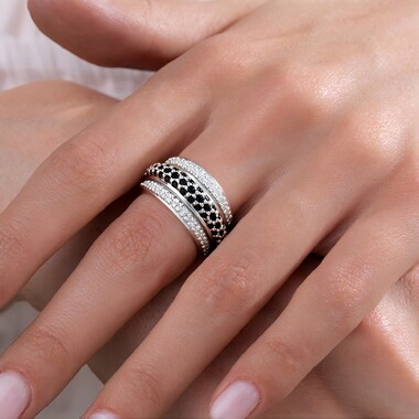 Bague en argent et Spinelle noir