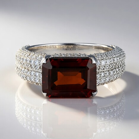 Anello in oro con Spessartina AAA (de Melo)