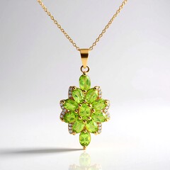 Collana in argento con Peridoto della Birmania