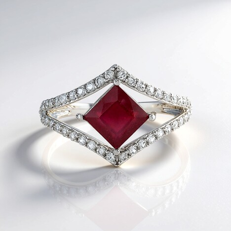 Anello in argento con Rubino del Madagascar