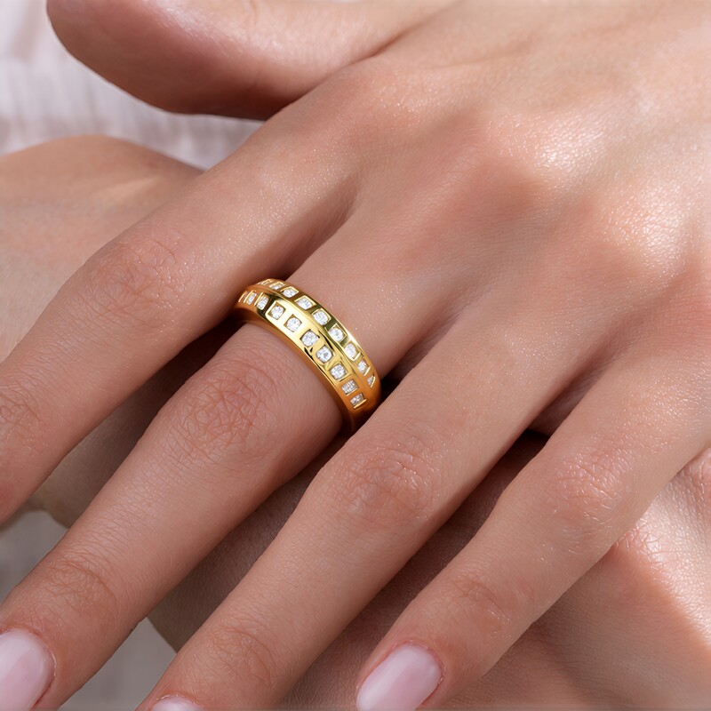 Anello placcato in oro con Zaffiro Bianco