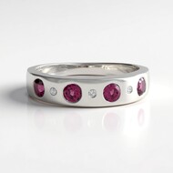 Anello in argento con Rodolite
