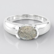 Zilveren ring met een labradoriet