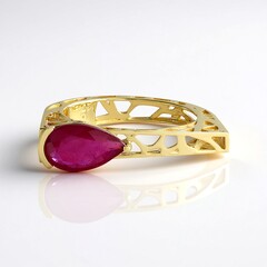 Anello in oro con Rubino del Madagascar