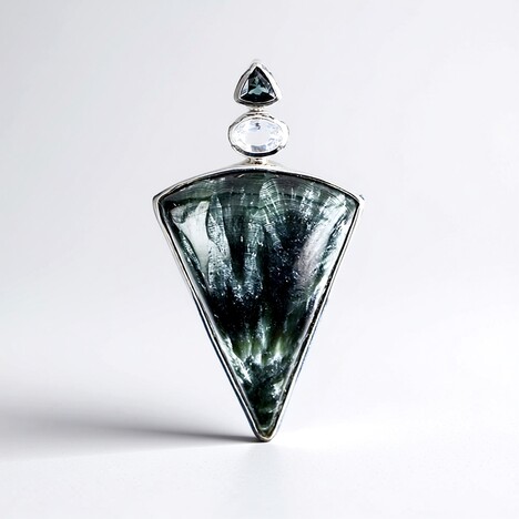 Ciondolo in argento con Serafinite (Bali Barong)