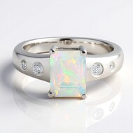 Anillo en plata con Ópalo de Welo