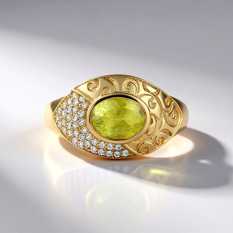 Anello in oro con Sfene