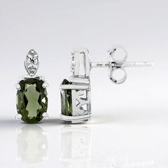 Orecchini in argento con Moldavite