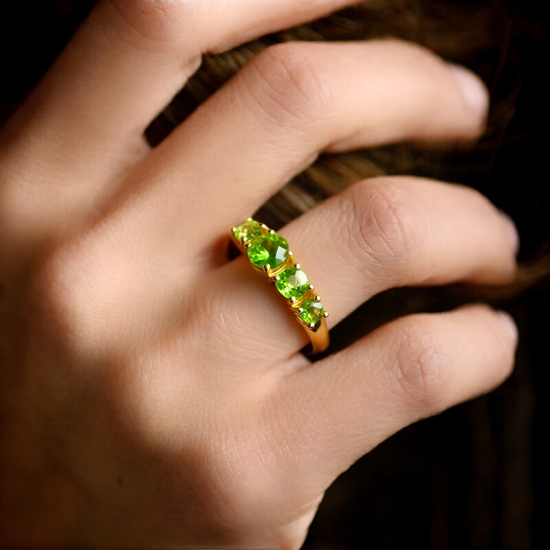 Anello in oro con Sfene Capelinha