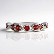 Anillo en plata con Rubí de Tanzania (Adela Silber)