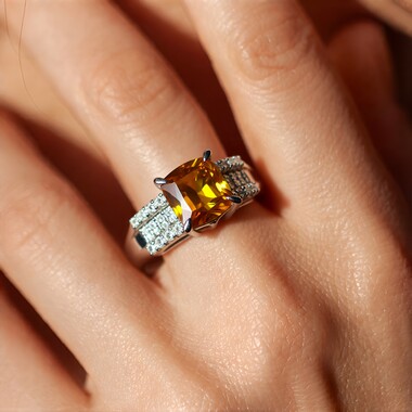 Anillo en plata con Cuarzo cognac