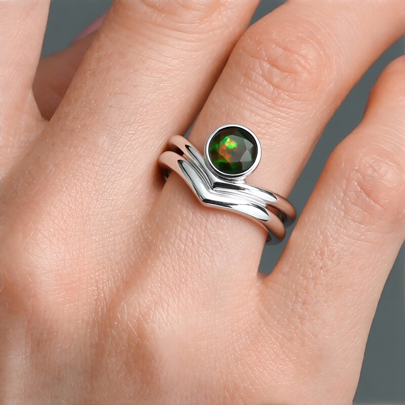 Anello in argento con Opale Mezezo