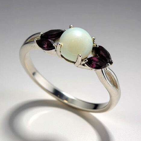 Anello in argento con Opale di Welo