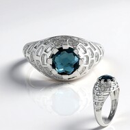 Anillo en plata con Topacio azul de Londres