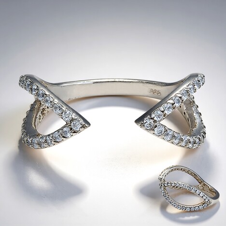 Anello in argento con Zircone
